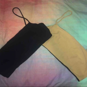  - Två toppar, 30kr/var. Frakten står man för själv. Skickar gärna mått / fler bilder! Säljer pga att de inte kommer till användning. Passar de som har ungefär B-C kupa eller har S-M i toppar! 💫