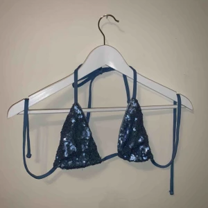  - Paljettglittrig topp / bikiniöverdel 