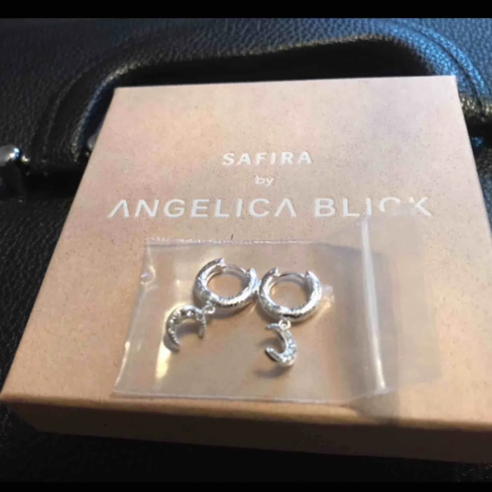 Ekte sølvøredobber. Fra Angelica Blick sin kolleksjon for Safira. . Accessoarer.