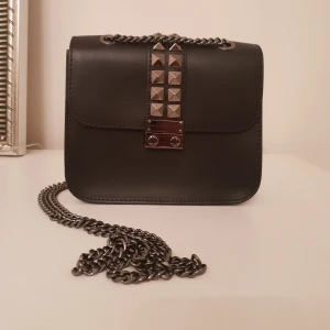  - Äkta läderväska från ciquelle. Köpt för 899 kr. Som ny