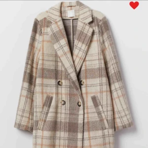  - Söker denna kappa från hm i storlek s eller medium🥰 kan betala rätt så mycket