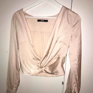  - Fin blus från bikbok Knappt använd 