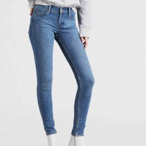 Nya Levis 710 Hypersculpt Super Skinny Jeans  Spårbar frakt ingår. Köpte på svensk onlinebutik, orderbekräftelse kan skickas med. Nypris 1099kr