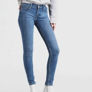  - Nya Levis 710 Hypersculpt Super Skinny Jeans  Spårbar frakt ingår. Köpte på svensk onlinebutik, orderbekräftelse kan skickas med. Nypris 1099kr