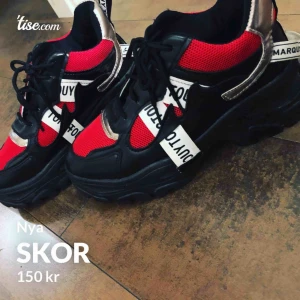  - Super fina men tyvärr är dom fel storlek på mig dom är 38 storlek❤️