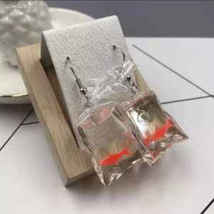 gulliga örhängen med guldfiskar🥽 - gulliga örhängen med guldfiskar, buda!