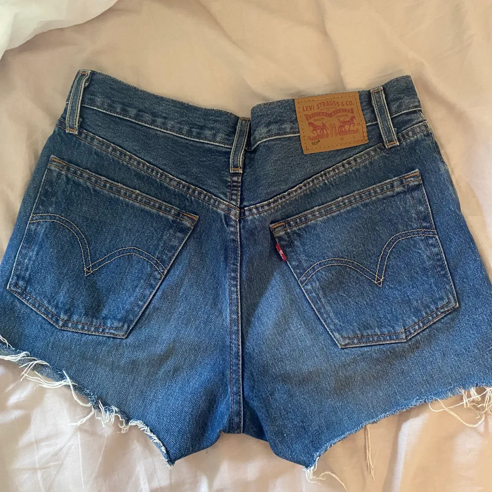 Levis 501 shorts🦋 Köparen står för frakt💖 . Shorts.