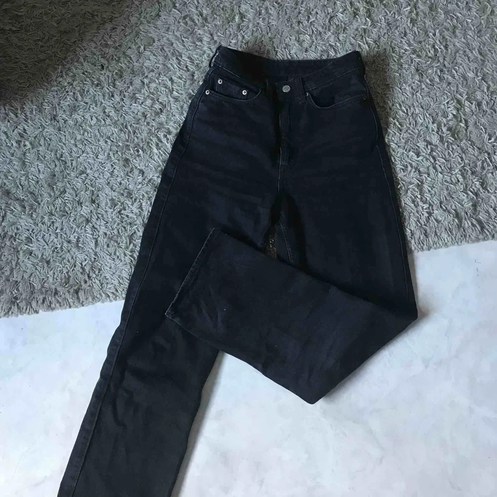 Modellen rowe extra high. Supersnygga men lite för stora för mej, frakt tillkommer . Jeans & Byxor.