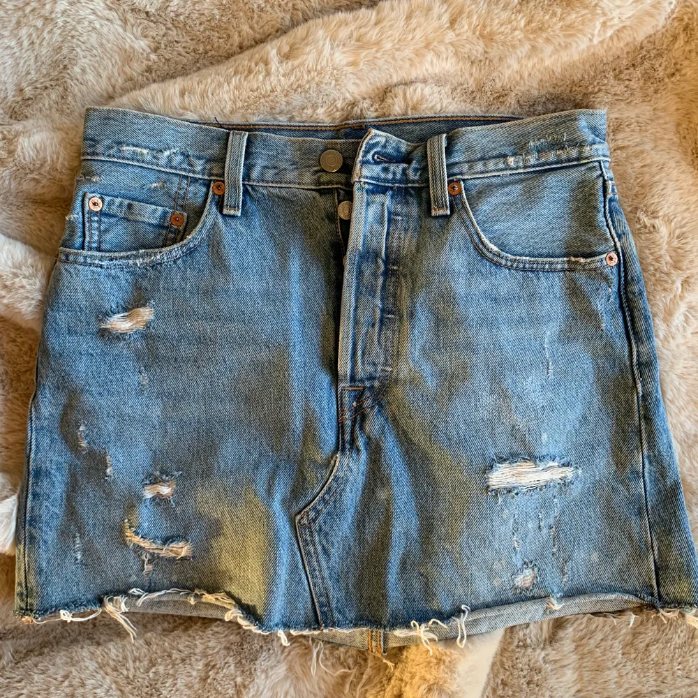 Nypris 649kr Levis kjol . Kjolar.