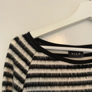 Randig tröja - Randig tröja. XS. Använd 1 gång. Köparen står för frakten. Passar S.