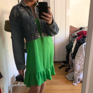 Grön satin klänning - Frakt ingår inte💖