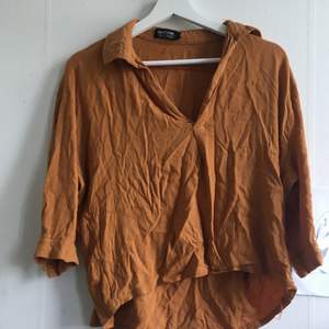 Orange tröja från Natura, köpt i Portugal. I bra skick. Köparen står för frakt 