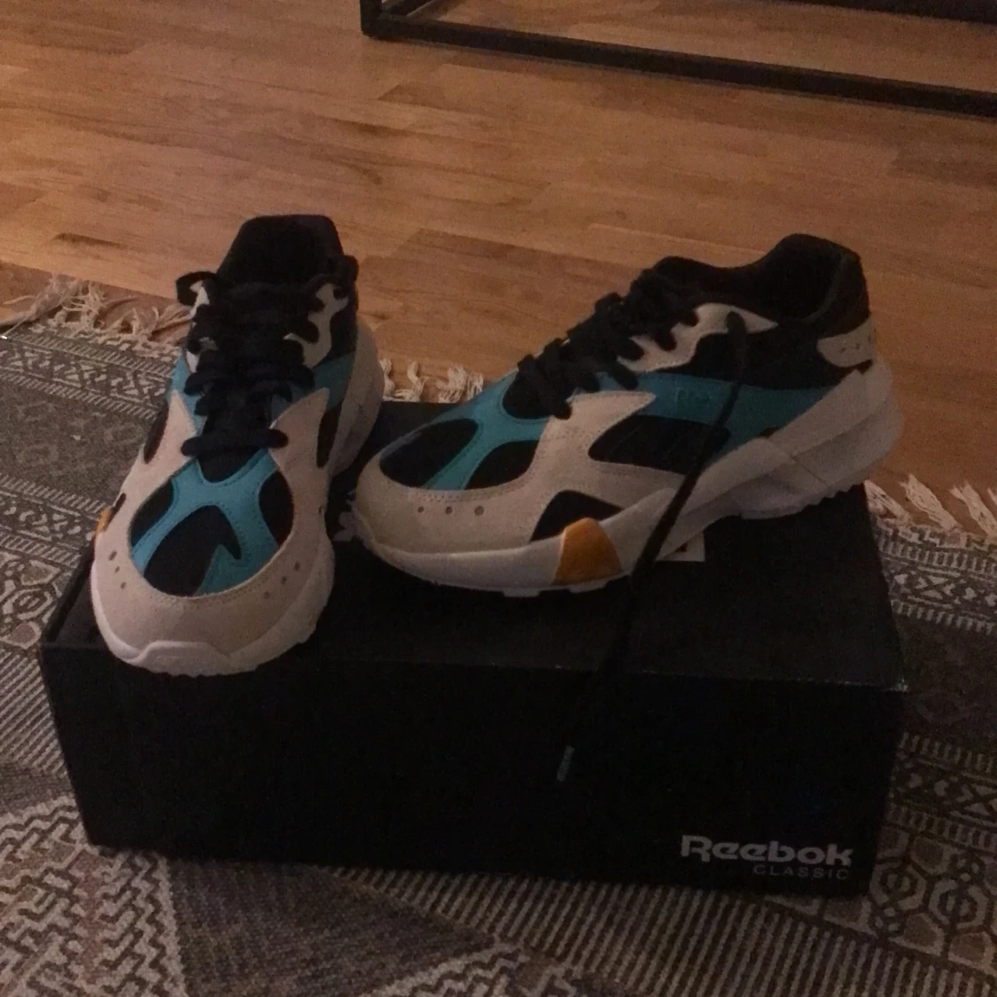 Reebok aztrek double x Gigi hadid