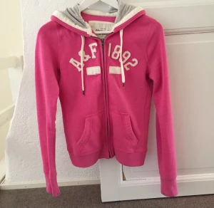  - Hoodie från Abercrombie&Fitch




