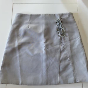 Kjol - Ljuslila kjol med dragkedja bak. Kan mötas i Örebro, annars står köparen för frakten🌸