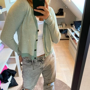 Söt kofta - Säljer denna unika söta kofta. Super fin till i sommar💕 Frakt är inkl i priset