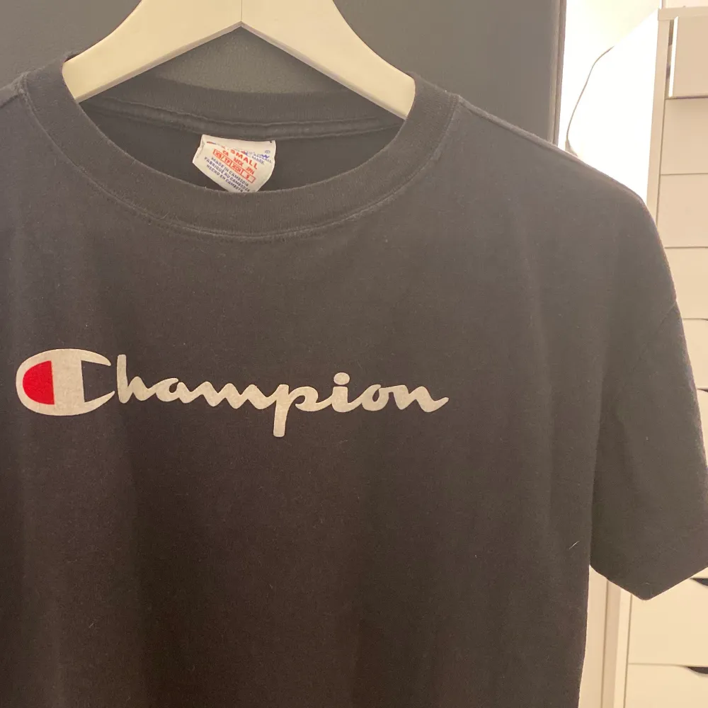 Champion t-shirt i bra skick XS men passar också som S. T-shirts.
