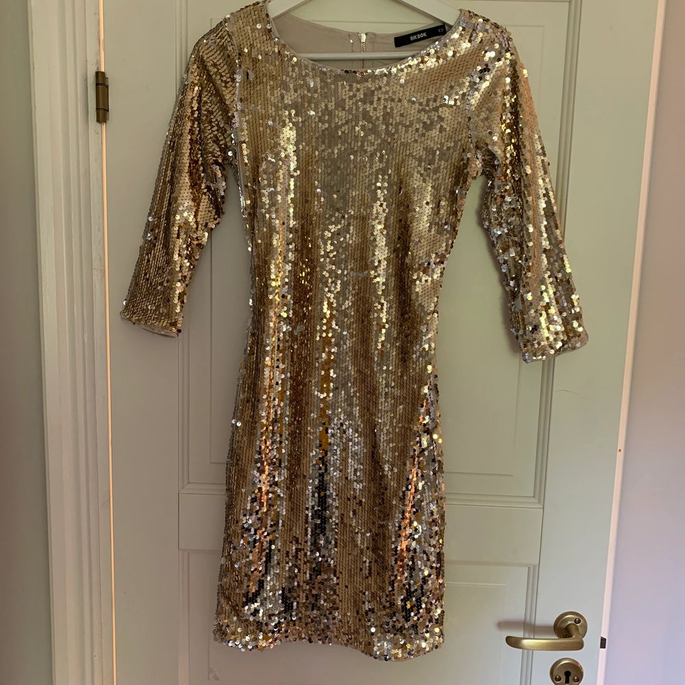 Paljett klänning i guld | Plick Second Hand