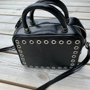 Bowlingbag - Liten väska i bowlingmodell från zara. Sparsamt använd. 