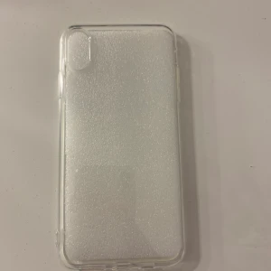 iPhone XS MAX skal - Säljer detta superfina genomskinliga skal i böjbar plast! Det skyddar superbra mot stötar                                                                    Köpte fel modell så skalet är helt oanvänt och i superbra skick