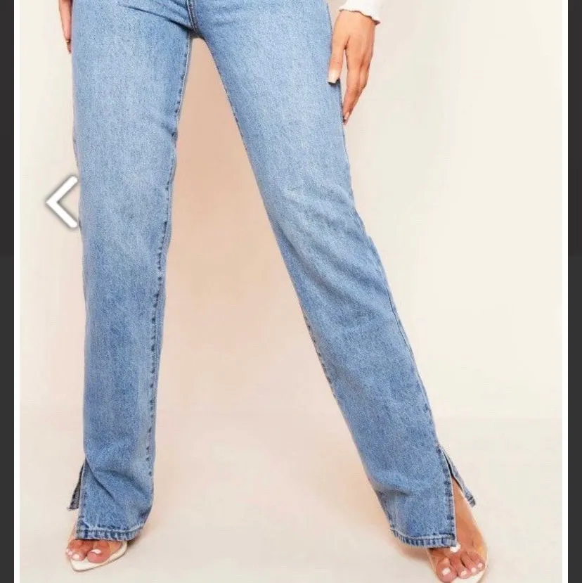 Populära och slutsålda! Storlek 40, normal M. Slits på vardera sida och de går över skorna! Ombloggade bla av ”Mimoza”. Kan skicka fler bilder . Jeans & Byxor.