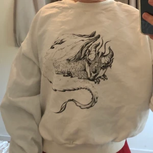 graphic tröja - i superbra skick. frakt ingår i priset!