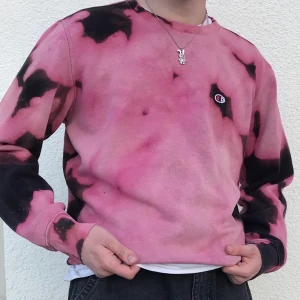 CHAMPION TRÖJA - Denna coola champion tröjan är gjord av mig. Den är i superbra skick!! 💖