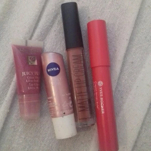 Läppkitt - ▪︎läppstift ifrån yves rocher Nypris 40kr mitt pris: 25kr ▪︎läppsyl ifrån nivea Nypris 35kr mitt pris 15kr ☆Nypris totalt: 75 mitt pris tot: 40
