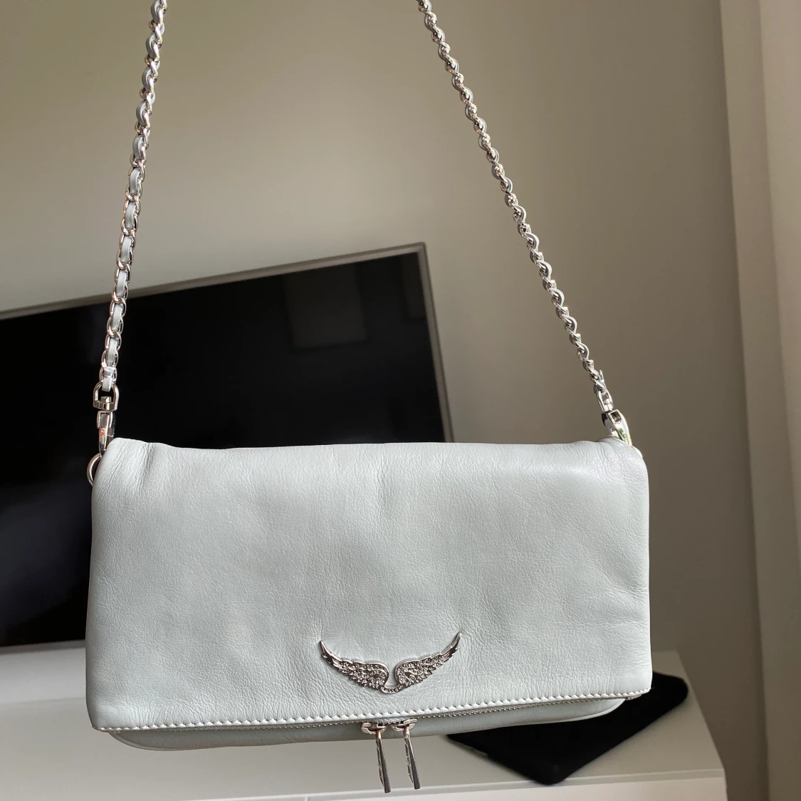 Fin ljusgrå väska från Zadig & Voltaire