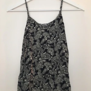  - Linne från vero moda med fint mönster, strl XS!