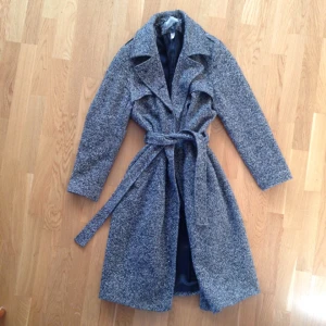  - Lång kappa Köpt på Plick men passade inte så säljer vidare