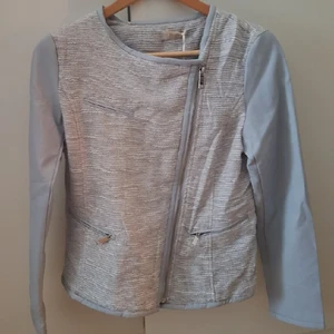  - Ny oanvänd vårjacka, Köpt och aldrig använd endast testad. Strl S. 