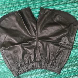  - Äkta skinnshorts från Moss copenhagen storlek XS