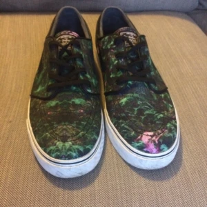  - Nike SB Janoski. Använda ett par gånger 