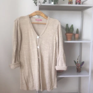  - Jättefin beige kofta från Indiska i strl M. Använd ett fåtal gånger. 🌼