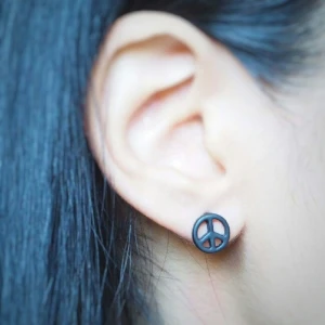  - p e a c e örhängen 