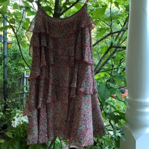  - En fin sommarklänning endast använd en gång.Storlek 38! 