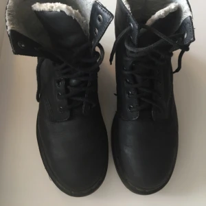  - Dr Martens vinterkängor i fint skick. Storlek 38 