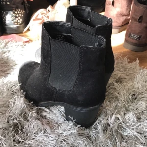  - Snygga och sparsamt använda skor från HM