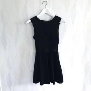  - Klänning från new yorker. Säljes för 20kr, frakt tillkommer. Betalning sker via swish.