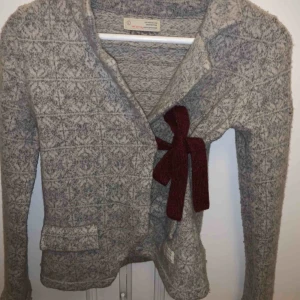  - Fin Odd Molly kofta, knappt använd. Säljer den då den bara hänger o tar plats. (Kan gå ner i pris oxå)