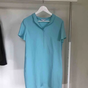  - Jättefin klänning från & Other Stories. I nyskick då jag aldrig använder den. Köparen står för frakt eller hämtas i Örebro. 