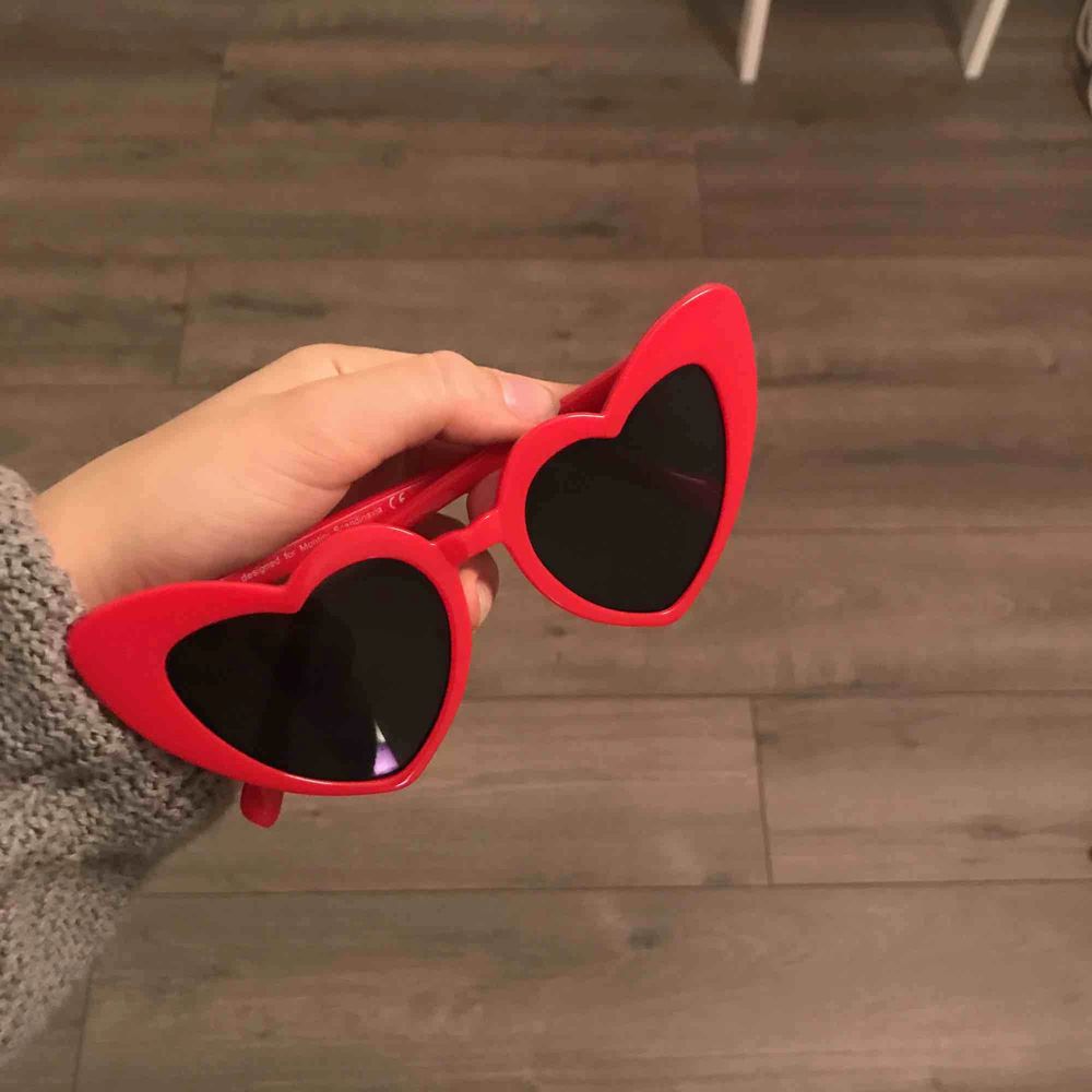 Snygga och trendiga solglasögon köpt i Spanien för 200kr kan frakta . Accessoarer.