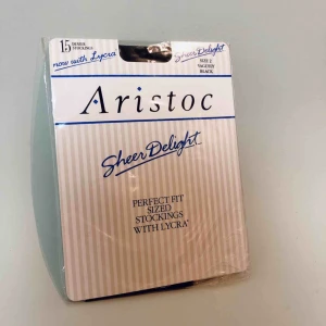  - Stockings från 50-60talet. Köpt i Birmingham vintage store. För folk med kunskap inom pinuppa-kulturen och vintage mode. Oanvända/oöppnad!  Strl: L