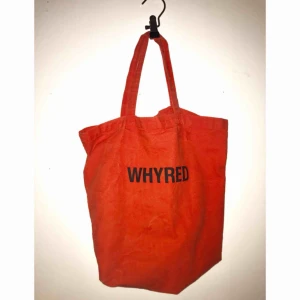  - Tygkasse från Whyreds specialkollektion ”Beautiful outsiders”. Gott skick, använd ett fåtal gånger!  50kr frakt!  