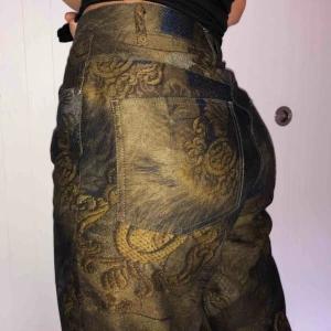  - Unika och riktigt balla byxor med rak passform