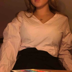  - fin tröja köpt från pull and bear i spanien! frakt ingår!