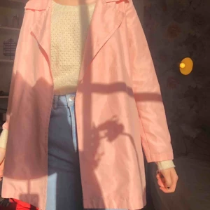  - Svin ball o fin ljus rosa tunn kappa/kofta. Du står för frakt🥂💗