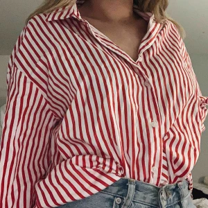  - Säljer ännu en fin skjorta! 70kr + frakt som ligger på cirka 40kr 🧡 