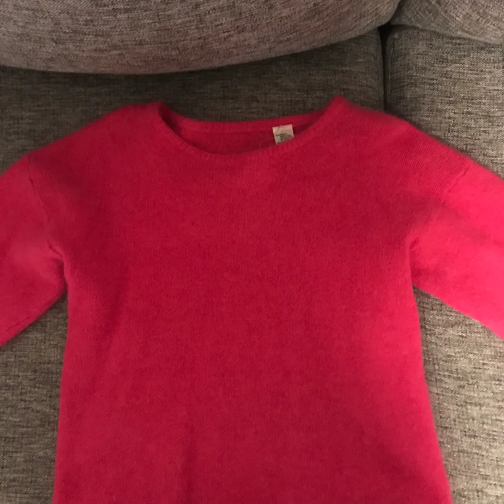 Beautiful quality, cashmere feel, only worn once! Size Large. 50 sek + shipping. Toppar.